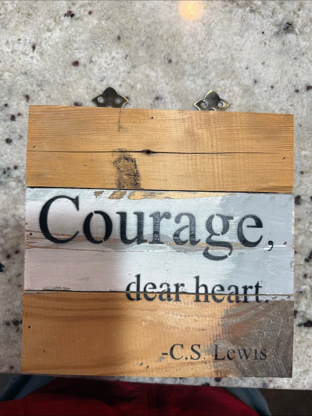 Rustic 'Courage, dear heart.' Wood Wall Sign - White and Natural